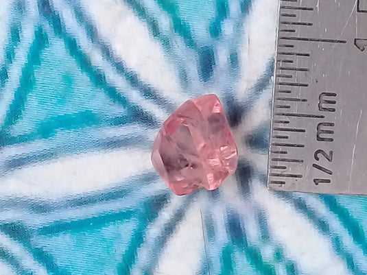 Spinelle rose fragment brut Grade A ++++ Spinelle rose fragment brut