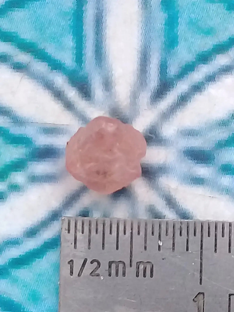 Load image into Gallery viewer, Spinelle rose fragment brut Grade A ++++ Spinelle rose fragment brut
