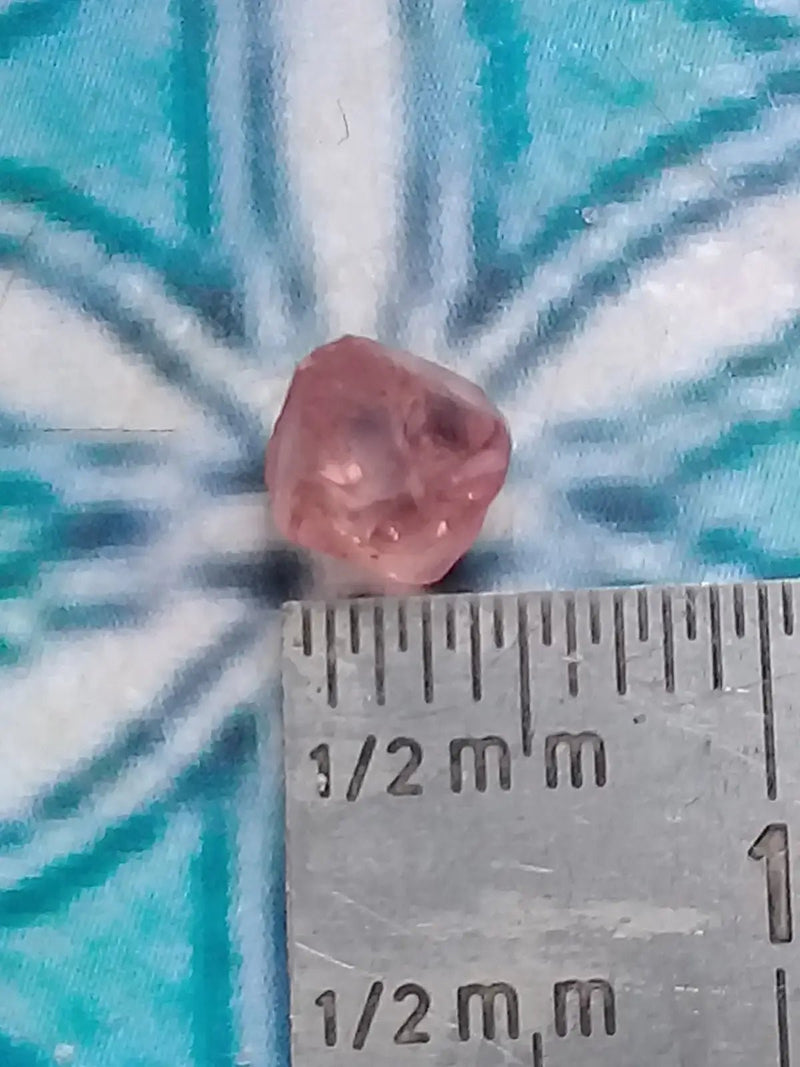 Load image into Gallery viewer, Spinelle rose fragment brut Grade A ++++ Spinelle rose fragment brut
