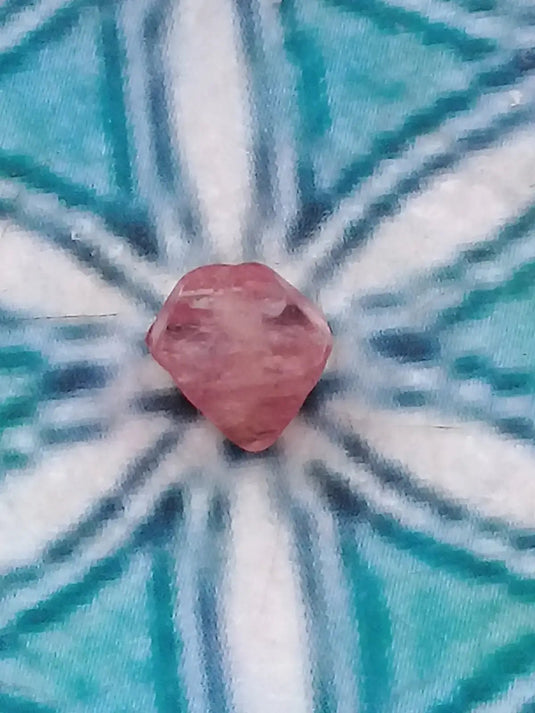 Spinelle rose fragment brute Grade A ++++ Spinelle rose fragment brut