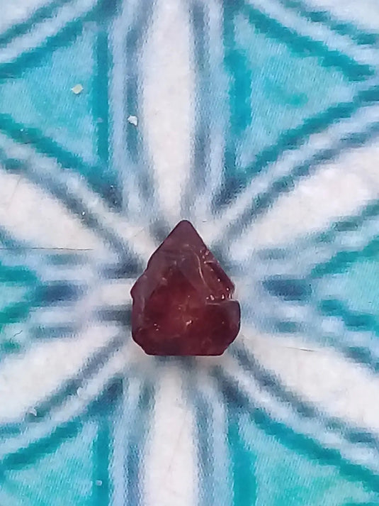 Spinelle rouge fragment brut Grade A ++++ Spinelle rouge fragment brut