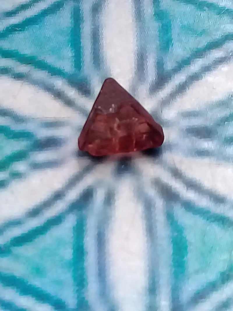 Chargez l&#39;image dans la visionneuse de la galerie, Spinelle rouge fragment brut Grade A ++++ Spinelle rouge fragment brut
