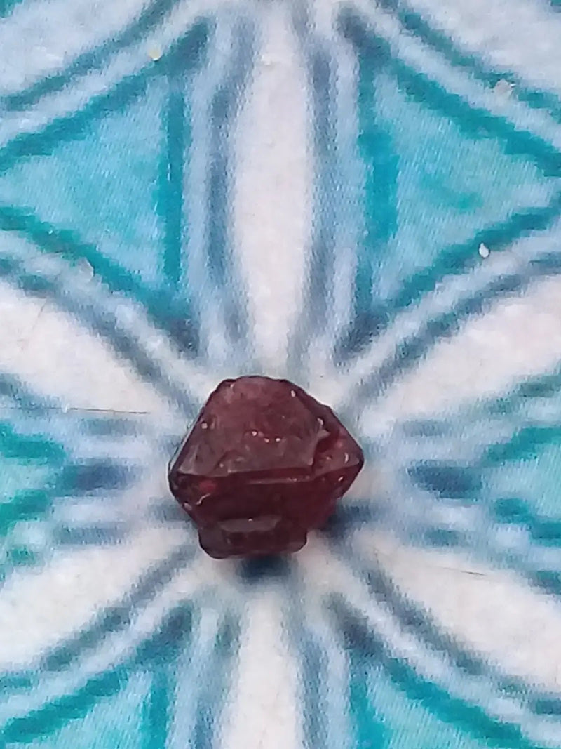 Chargez l&#39;image dans la visionneuse de la galerie, Spinelle rouge fragment brut Grade A ++++ Spinelle rouge fragment brut
