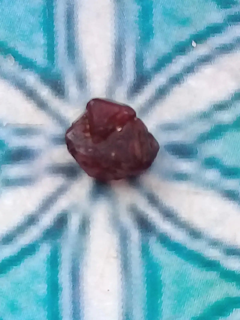 Chargez l&#39;image dans la visionneuse de la galerie, Spinelle rouge fragment brut Grade A ++++ Spinelle rouge fragment brut
