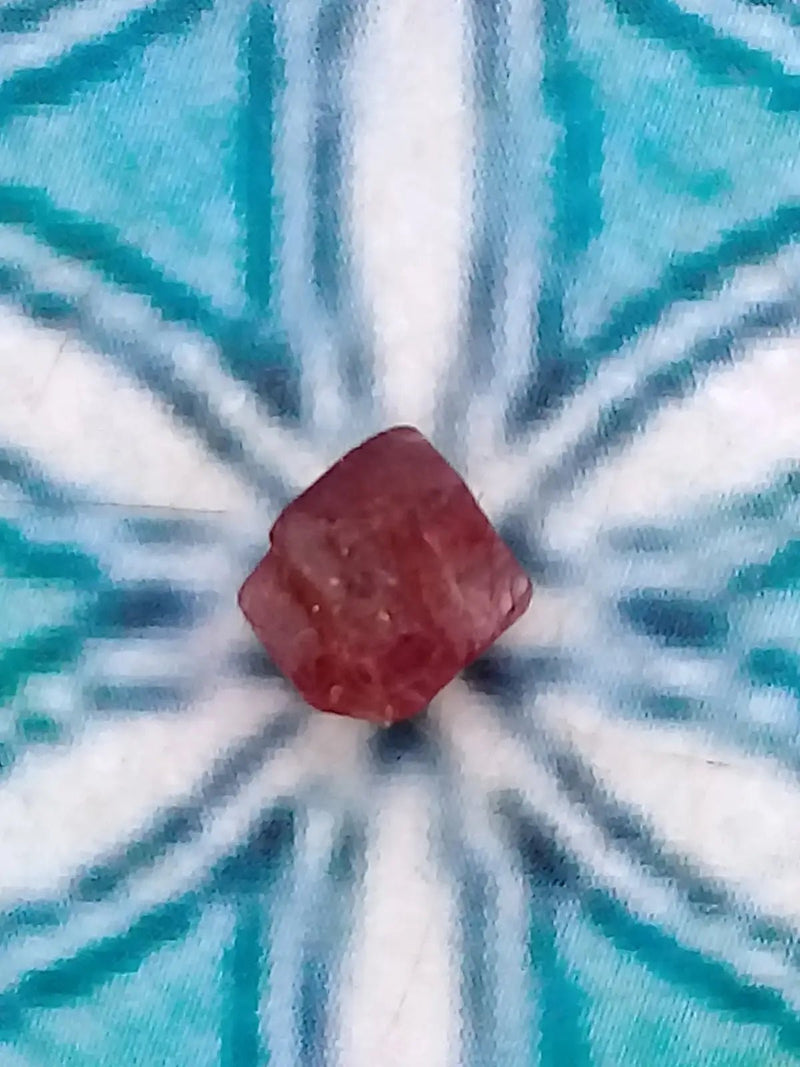 Load image into Gallery viewer, Spinelle rouge fragment brut Grade A ++++ Spinelle rouge fragment brut
