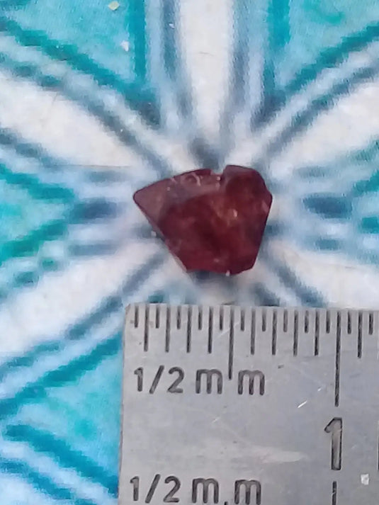 Spinelle rouge fragment brut Grade A ++++ Spinelle rouge fragment brut