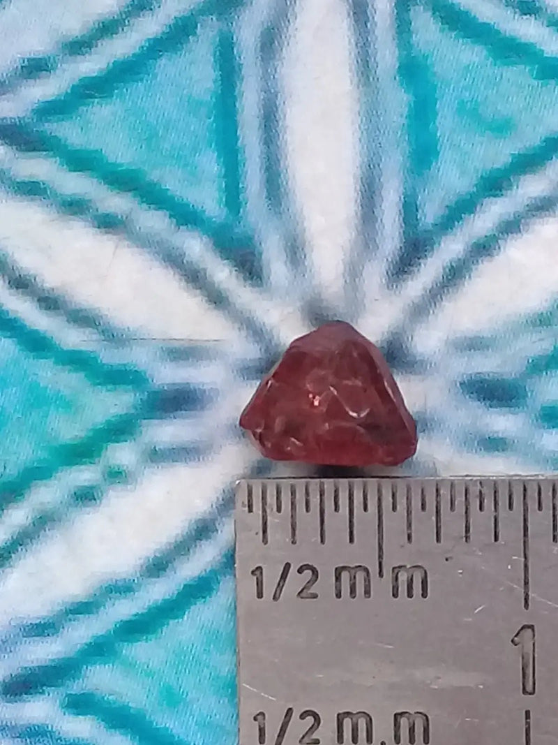 Chargez l&#39;image dans la visionneuse de la galerie, Spinelle rouge fragment brut Grade A ++++ Spinelle rouge fragment brut
