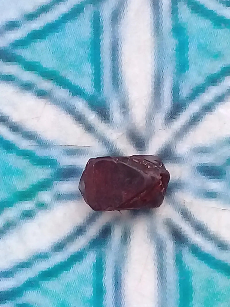 Load image into Gallery viewer, Spinelle rouge fragment brut Grade A ++++ Spinelle rouge
