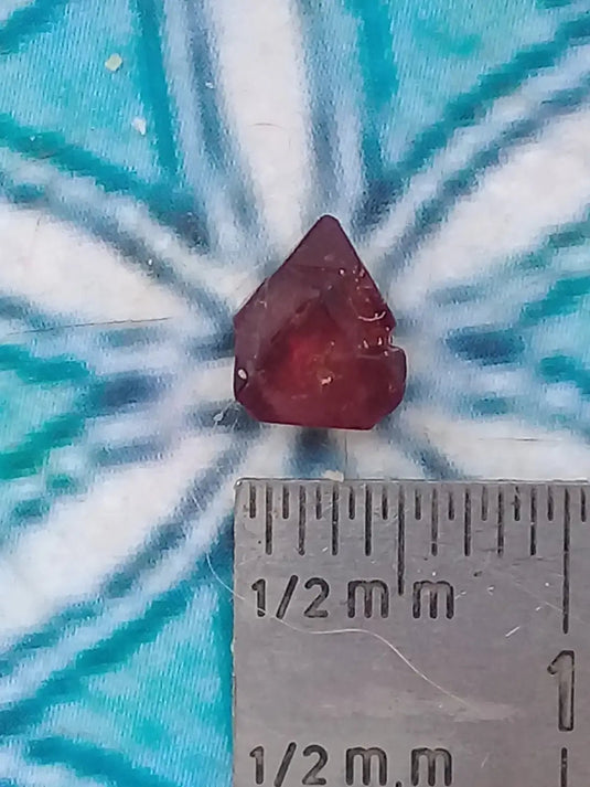 Spinelle rouge fragment brut Grade A ++++ Spinelle rouge fragment brut