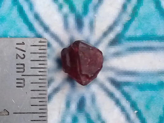 Spinelle rouge fragment brut Grade A ++++ Spinelle rouge fragment brut