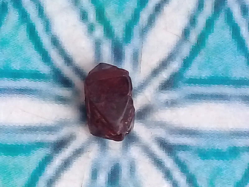 Load image into Gallery viewer, Spinelle rouge fragment brut Grade A ++++ Spinelle rouge
