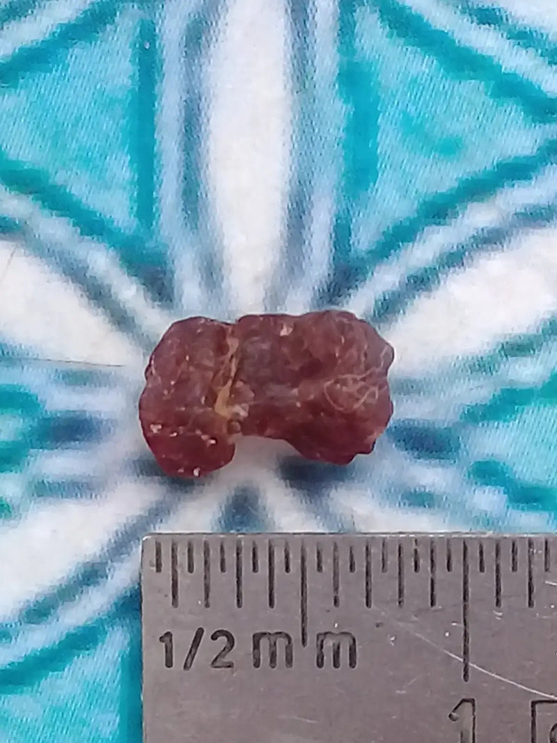 Load image into Gallery viewer, Spinelle rouge fragment brut Grade A ++++ Spinelle rouge fragment brut
