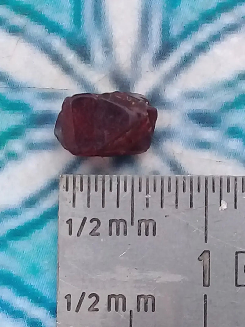 Load image into Gallery viewer, Spinelle rouge fragment brut Grade A ++++ Spinelle rouge
