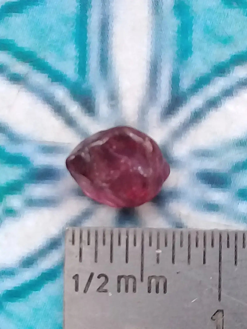 Load image into Gallery viewer, Spinelle rouge fragment brut Grade A ++++ Spinelle rouge fragment brut
