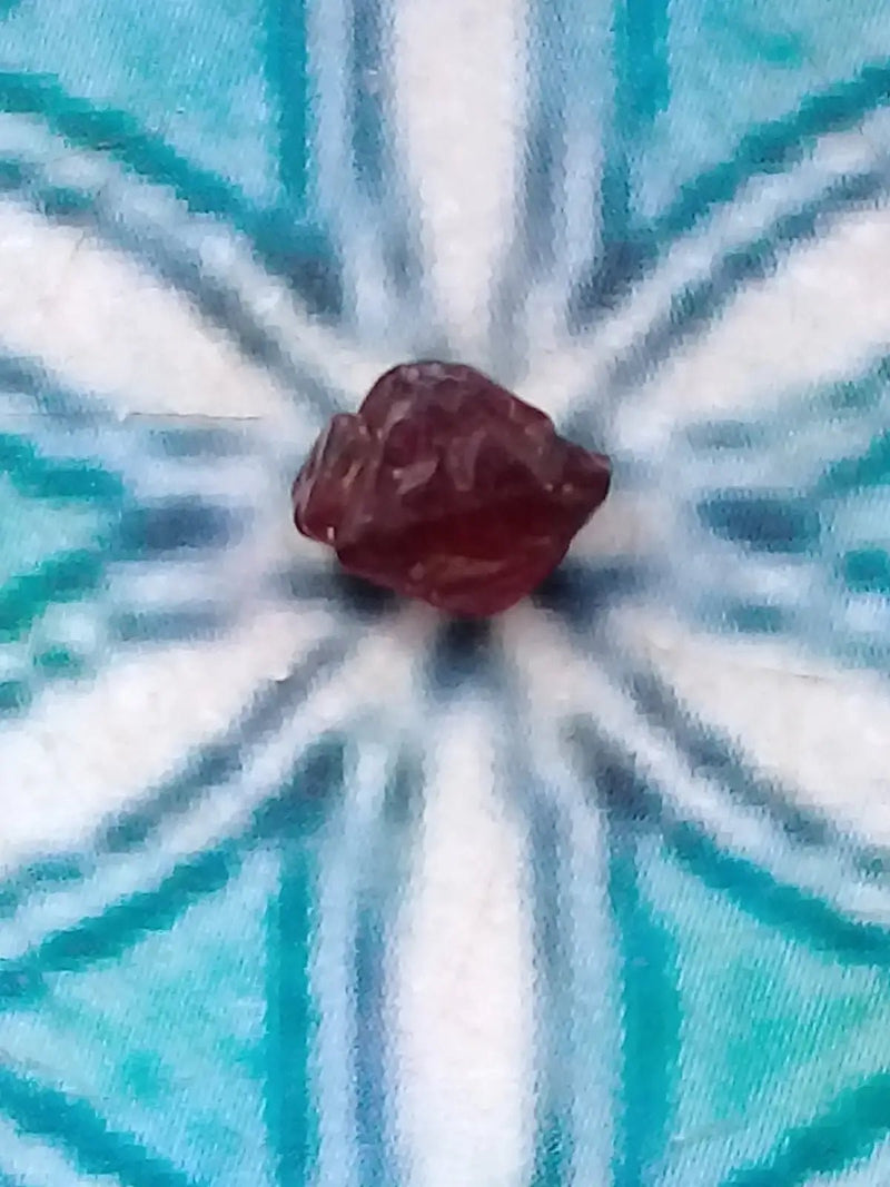 Load image into Gallery viewer, Spinelle rouge fragment brut Grade ++++ Spinelle rouge fragment brut
