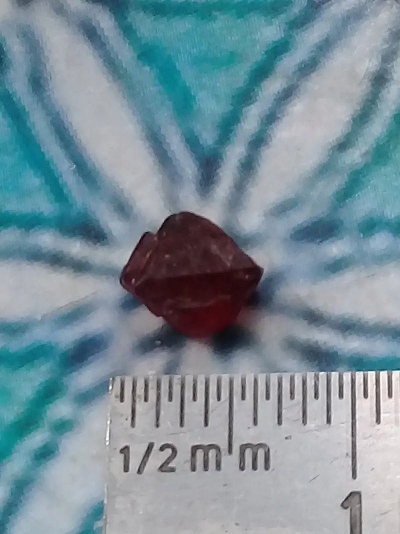 Load image into Gallery viewer, Spinelle rouge fragment brut Grade ++++ Spinelle rouge fragment brut
