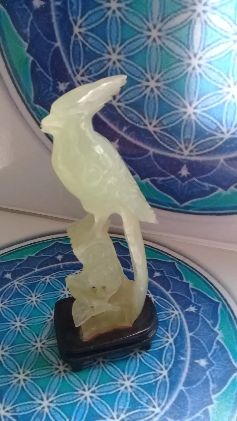 Laden Sie das Bild in Galerie -Viewer, Statuette oiseau en jade de Chine véritable Grade A++++ Statuette oiseau en Jade de Chine véritable Dans la besace du p&#39;tit Poucet   
