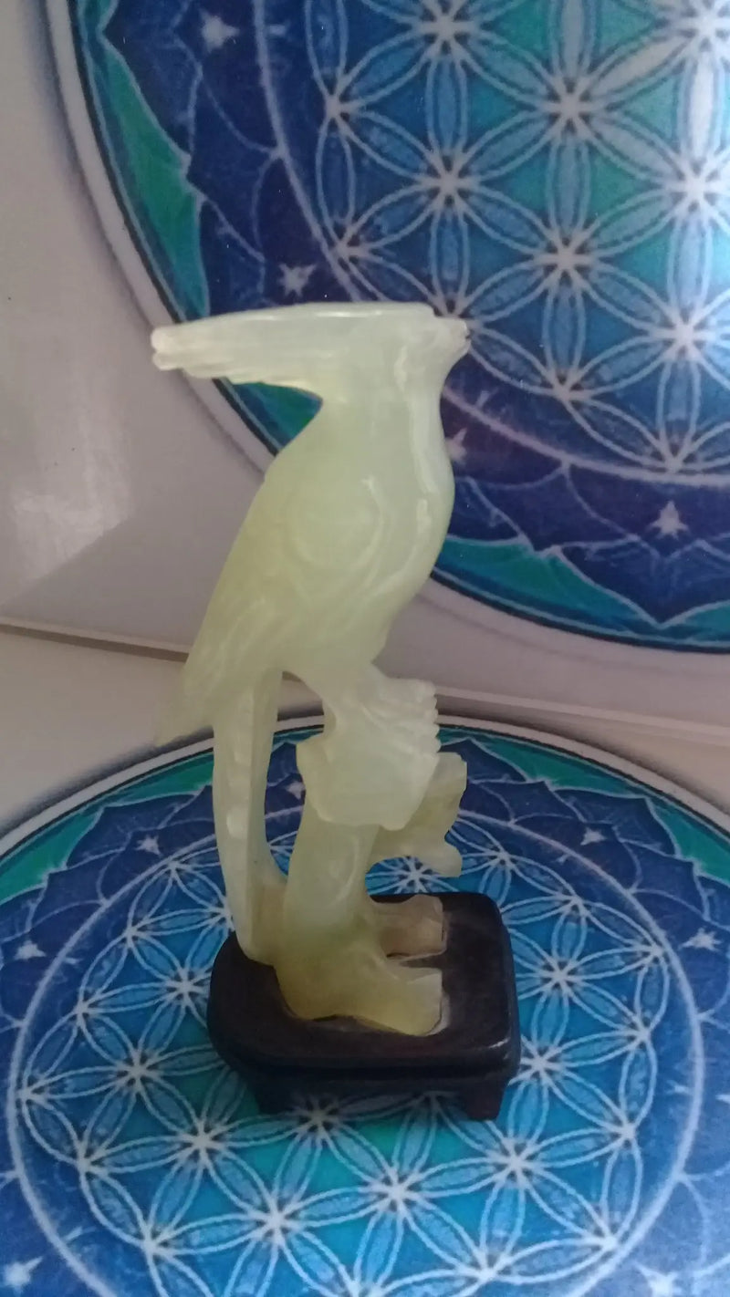 Laden Sie das Bild in Galerie -Viewer, Statuette oiseau en jade de Chine véritable Grade A++++ Statuette oiseau en Jade de Chine véritable Dans la besace du p&#39;tit Poucet   
