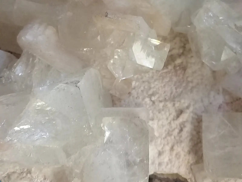 Load image into Gallery viewer, Stilbite sur Apophyllite Grade A ++++ pièce de Collection Stilbite sur Apophyllite
