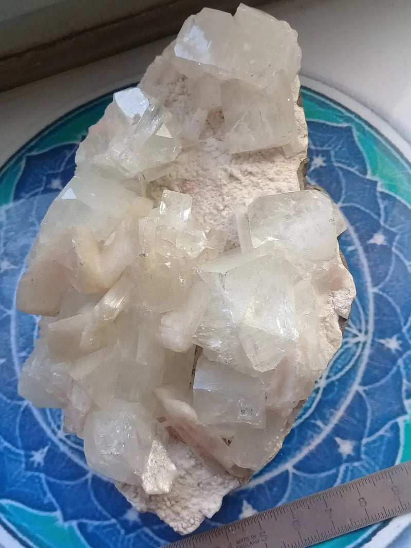 Load image into Gallery viewer, Stilbite sur Apophyllite Grade A ++++ pièce de Collection Stilbite sur Apophyllite
