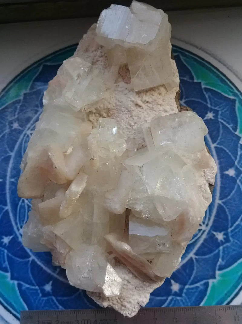 Load image into Gallery viewer, Stilbite sur Apophyllite Grade A ++++ pièce de Collection Stilbite sur Apophyllite
