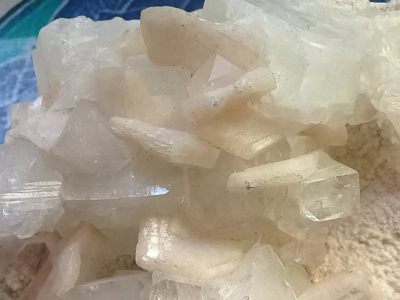 Load image into Gallery viewer, Stilbite sur Apophyllite Grade A ++++ pièce de Collection Stilbite sur Apophyllite
