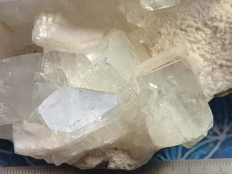 Load image into Gallery viewer, Stilbite sur Apophyllite Grade A ++++ pièce de Collection Stilbite sur Apophyllite
