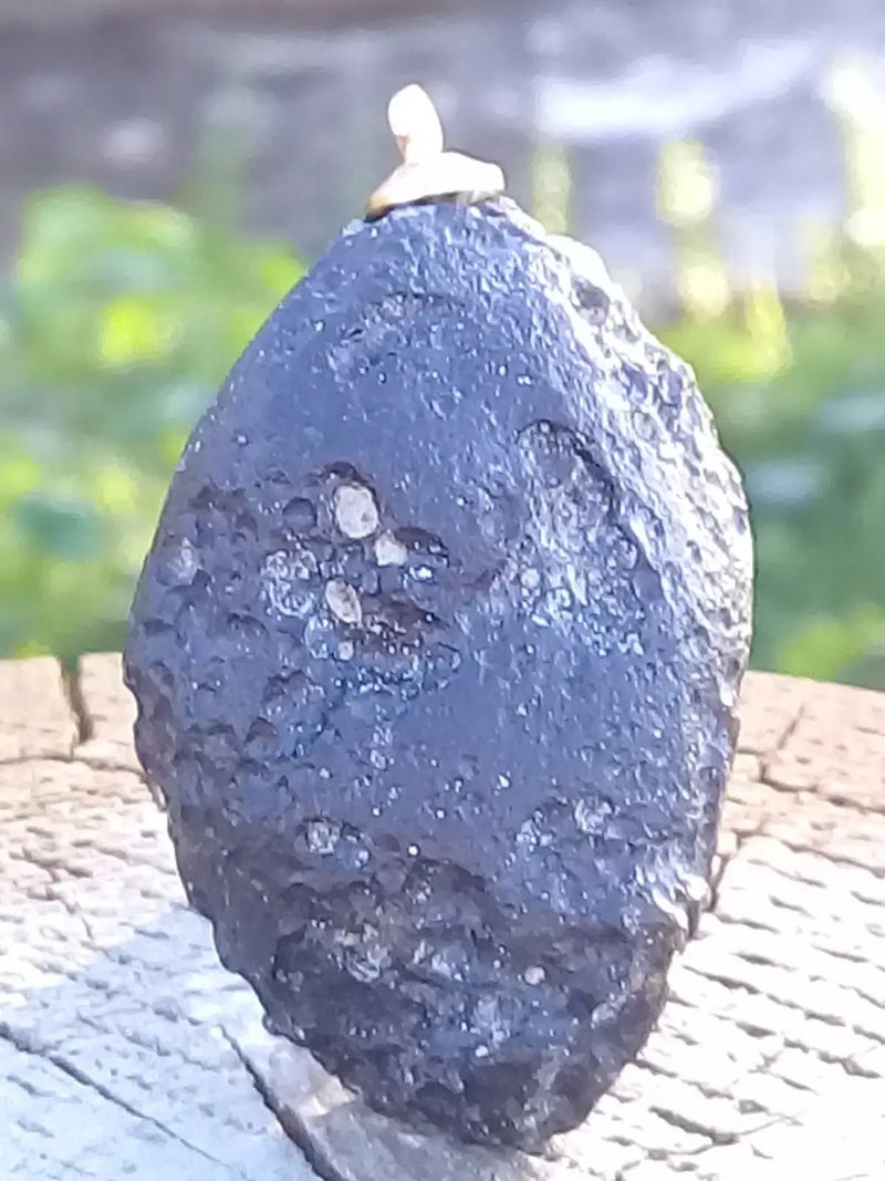 Load image into Gallery viewer, Tectite Indochinite pendentif Grade A ++++ (Fourni avec cordon) Tectite Indochinite pendentif
