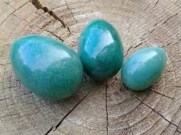 “Tantra Yoni” egg in green Aventurine from Brazil