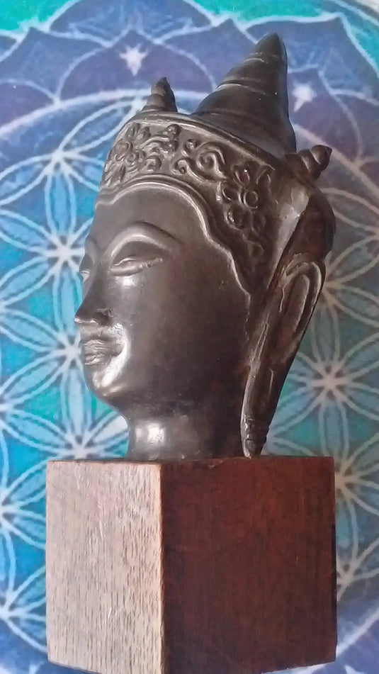 Tête de Bouddha thaïlandais Tête de Bouddha thaïlandais Dans la besace du p'tit Poucet...   