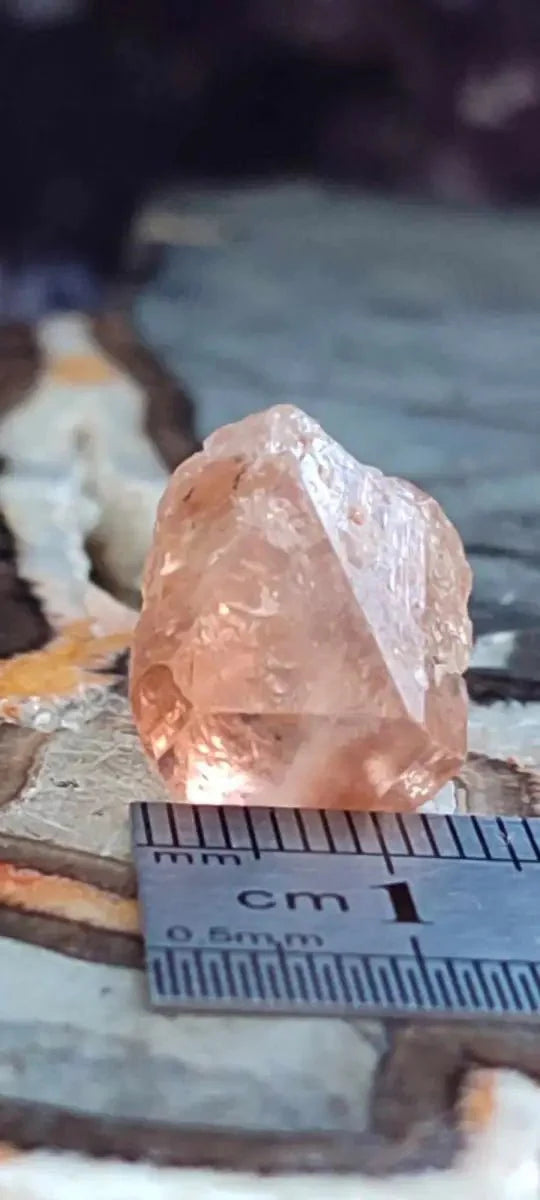 Load image into Gallery viewer, Topaze brune du Pakistan Cristal brut naturel Grade A++++ (Non traité) Topaze Impériale du Pakistan Cristal brute
