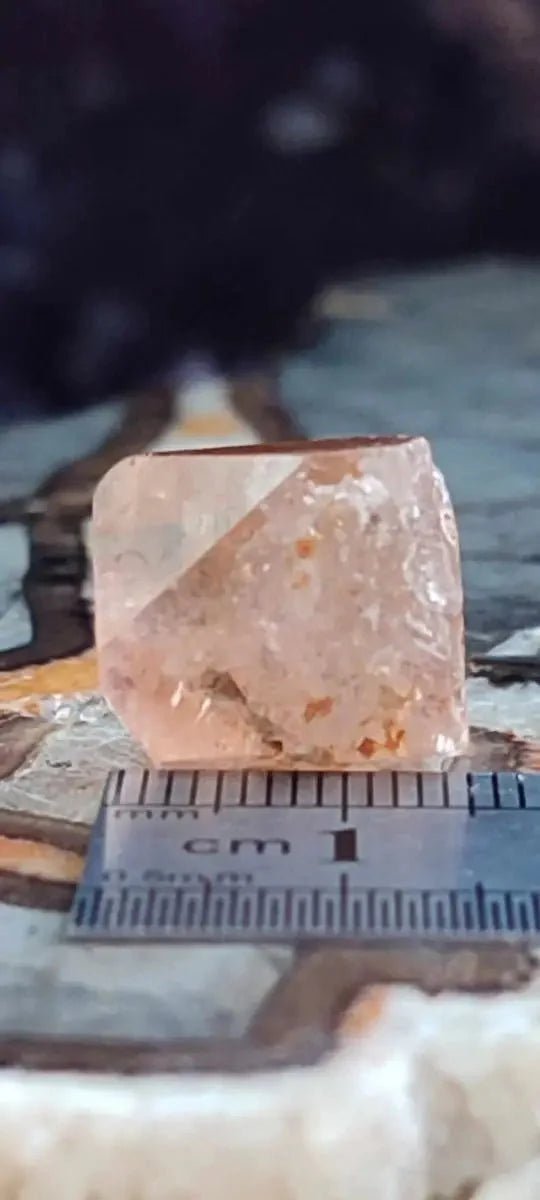 Load image into Gallery viewer, Topaze brune du Pakistan Cristal brut naturel Grade A++++ (Non traité) Topaze Impériale du Pakistan Cristal brute
