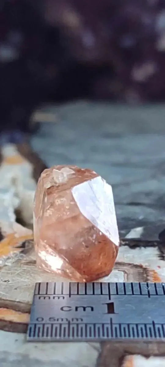 Load image into Gallery viewer, Topaze brune du Pakistan Cristal brut naturel Grade A++++ (Non traité) Topaze Impériale du Pakistan Cristal brute
