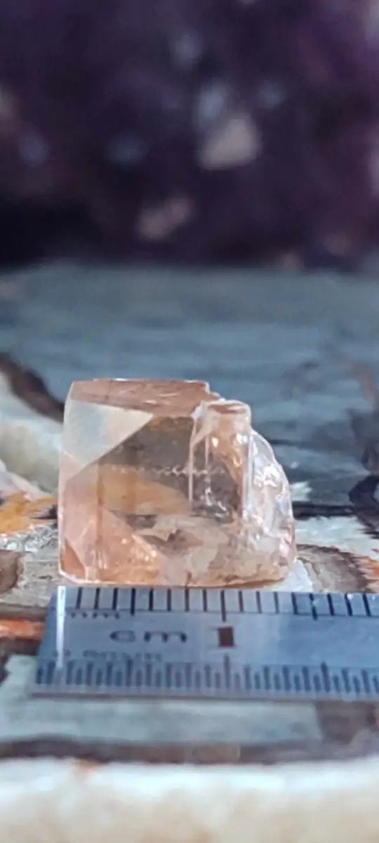 Load image into Gallery viewer, Topaze brune du Pakistan Cristal brut naturel Grade A++++ (Non traité) Topaze Impériale du Pakistan Cristal brute
