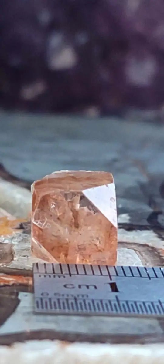 Load image into Gallery viewer, Topaze brune du Pakistan Cristal brut naturel Grade A++++ (Non traité) Topaze Impériale du Pakistan Cristal brute
