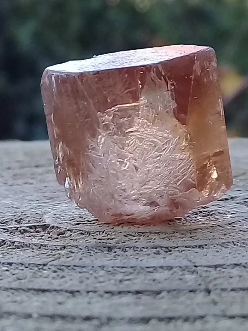 Load image into Gallery viewer, Topaze brune du Pakistan Cristal brut naturel Grade A++++ (Non traité) Topaze Impériale du Pakistan Cristal brute
