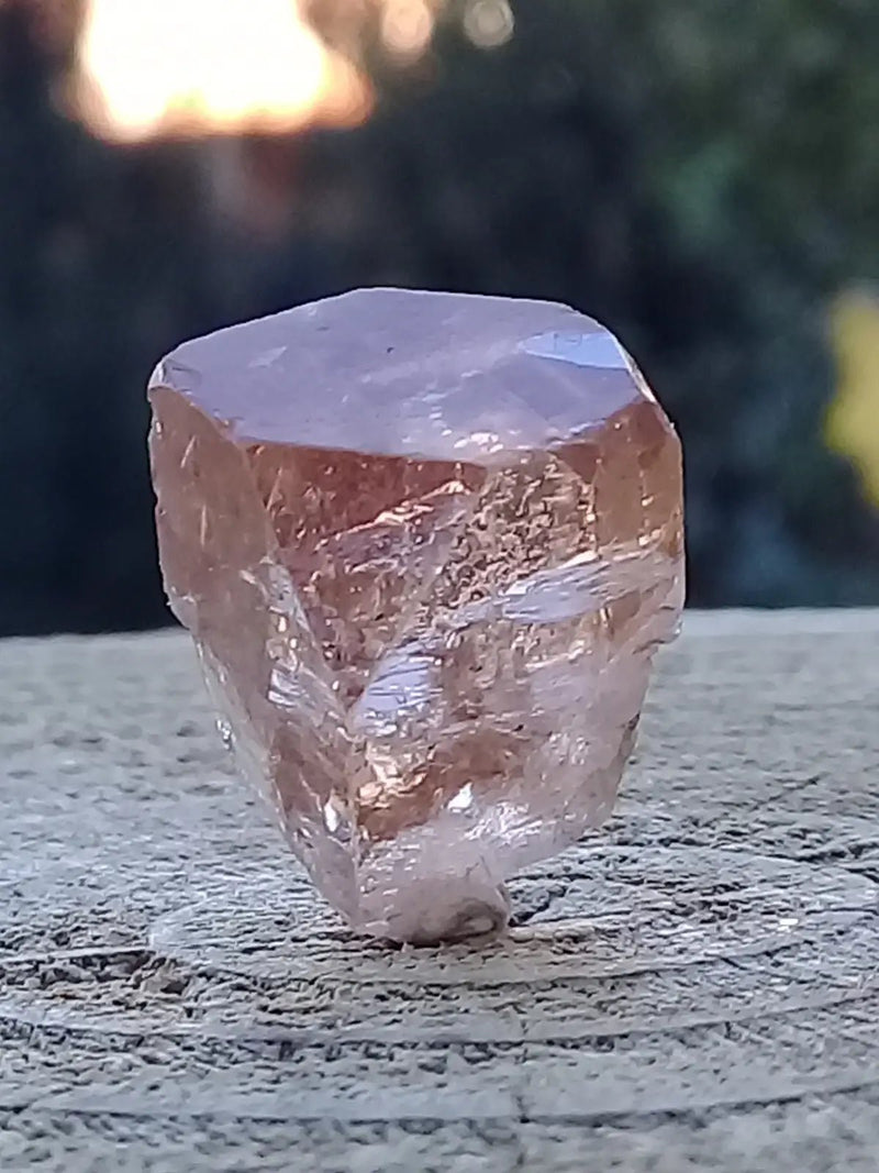 Load image into Gallery viewer, Topaze brune du Pakistan Cristal brut naturel Grade A++++ (Non traité) Topaze Impériale du Pakistan Cristal brute
