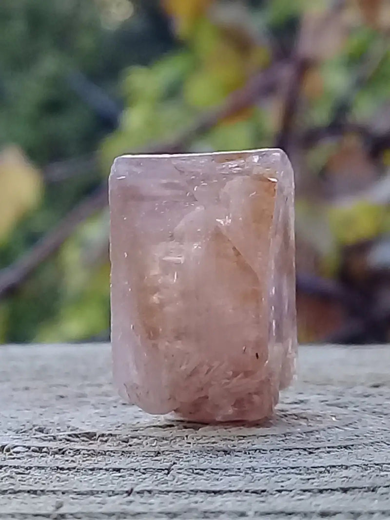 Load image into Gallery viewer, Topaze brune du Pakistan Cristal brut naturel Grade A++++ (Non traité) Topaze Impériale du Pakistan Cristal brute
