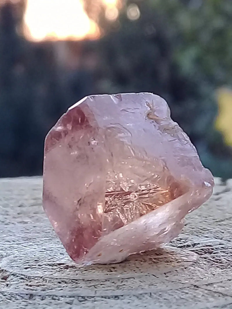 Load image into Gallery viewer, Topaze brune du Pakistan Cristal brut naturel Grade A++++ (Non traité) Topaze Impériale du Pakistan Cristal brute
