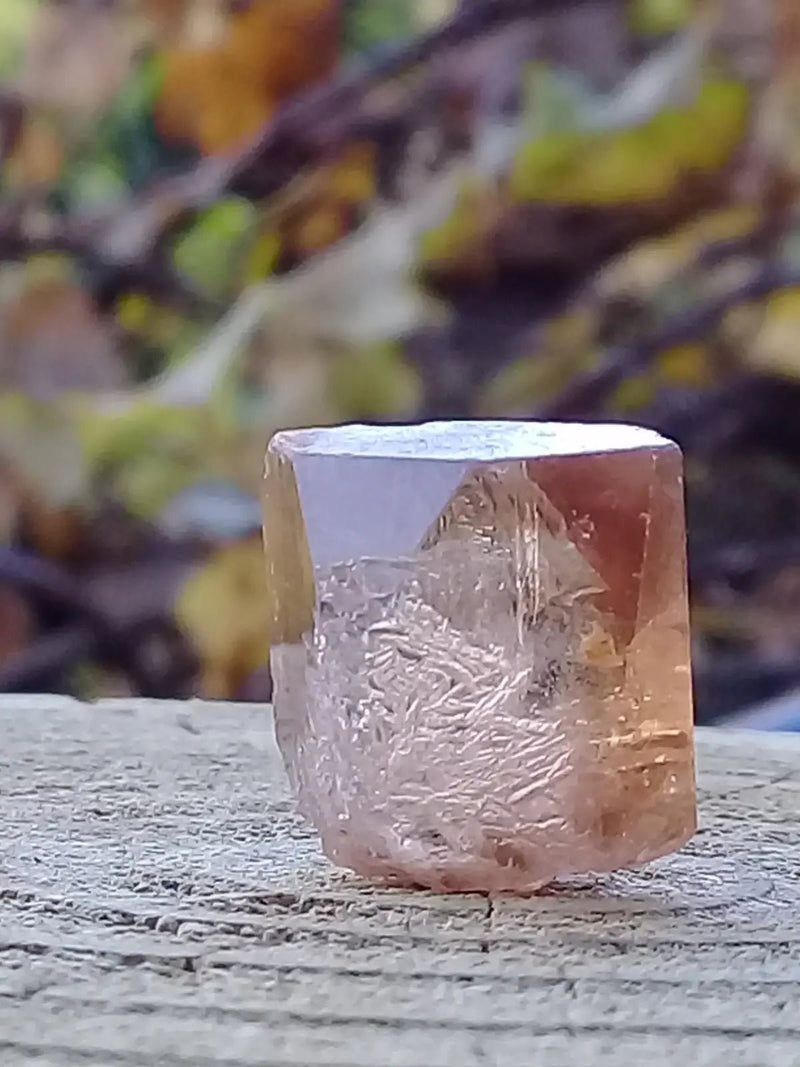 Load image into Gallery viewer, Topaze brune du Pakistan Cristal brut naturel Grade A++++ (Non traité) Topaze Impériale du Pakistan Cristal brute
