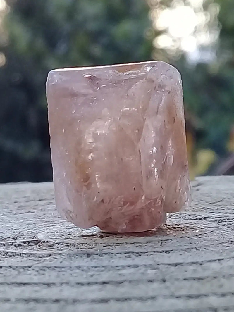 Load image into Gallery viewer, Topaze brune du Pakistan Cristal brut naturel Grade A++++ (Non traité) Topaze Impériale du Pakistan Cristal brute
