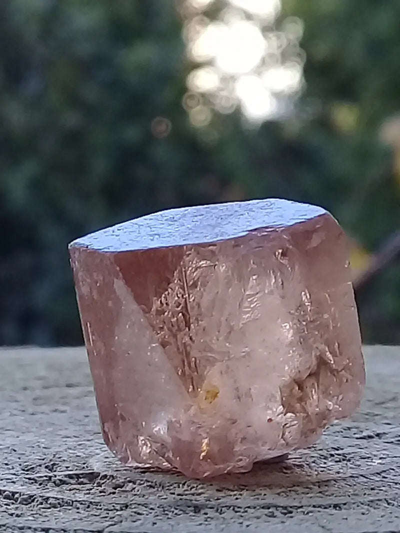 Load image into Gallery viewer, Topaze brune du Pakistan Cristal brut naturel Grade A++++ (Non traité) Topaze Impériale du Pakistan Cristal brute
