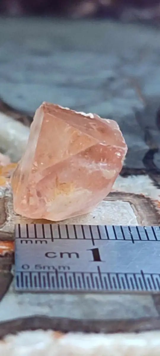 Load image into Gallery viewer, Topaze brune du Pakistan Cristal brut naturel Grade A++++ (Non traité) Topaze Impériale du Pakistan Cristal brute
