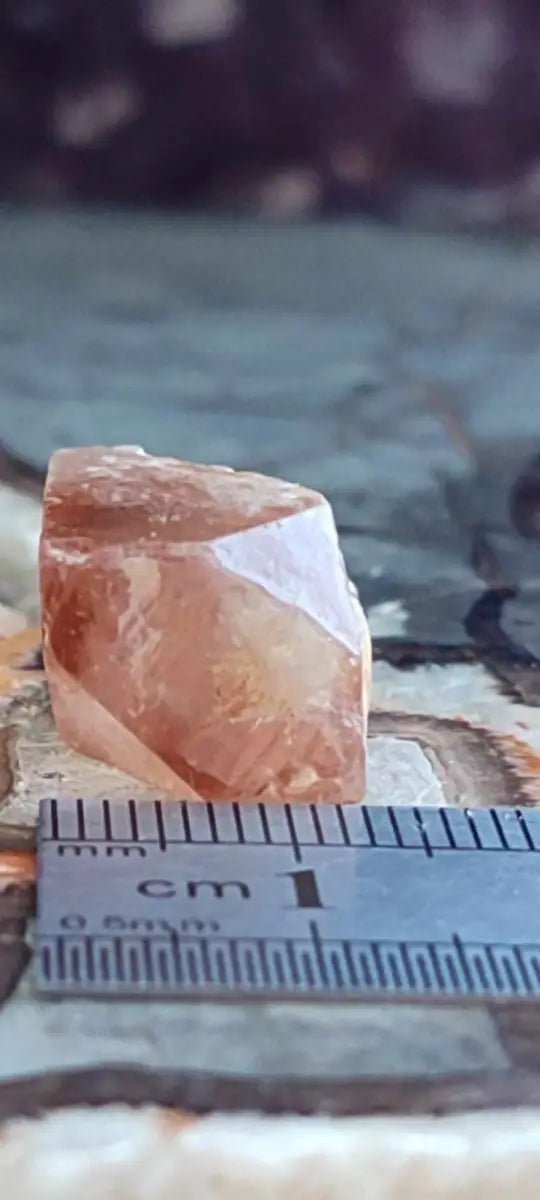 Load image into Gallery viewer, Topaze brune du Pakistan Cristal brut naturel Grade A++++ (Non traité) Topaze Impériale du Pakistan Cristal brute
