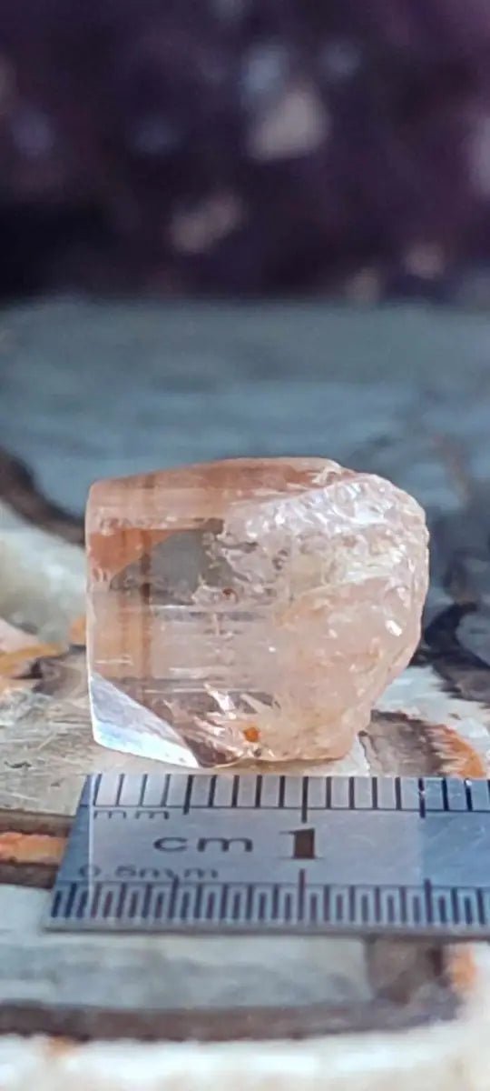 Load image into Gallery viewer, Topaze brune du Pakistan Cristal brut naturel Grade A++++ (Non traité) Topaze Impériale du Pakistan Cristal brut
