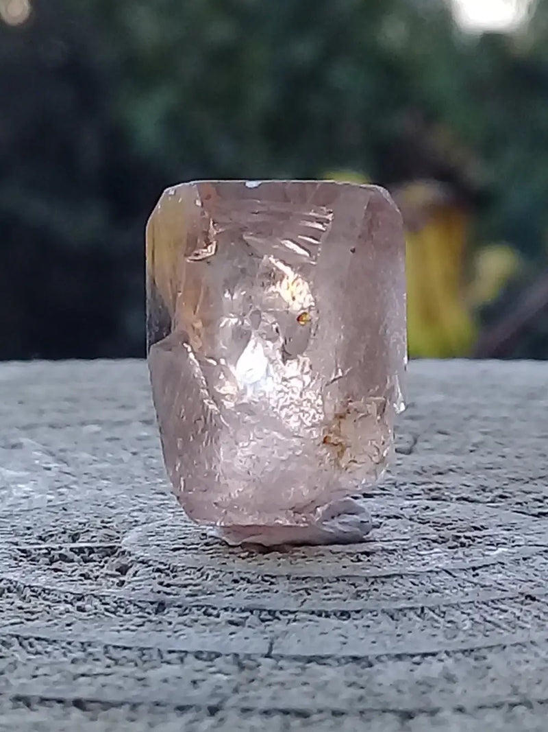 Chargez l&#39;image dans la visionneuse de la galerie, Topaze brune du Pakistan Cristal brut naturel Grade A++++ (Non traité) Topaze Impériale du Pakistan Cristal brut
