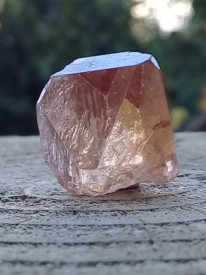 Load image into Gallery viewer, Topaze brune du Pakistan Cristal brut naturel Grade A++++ (Non traité) Topaze Impériale du Pakistan Cristal brut
