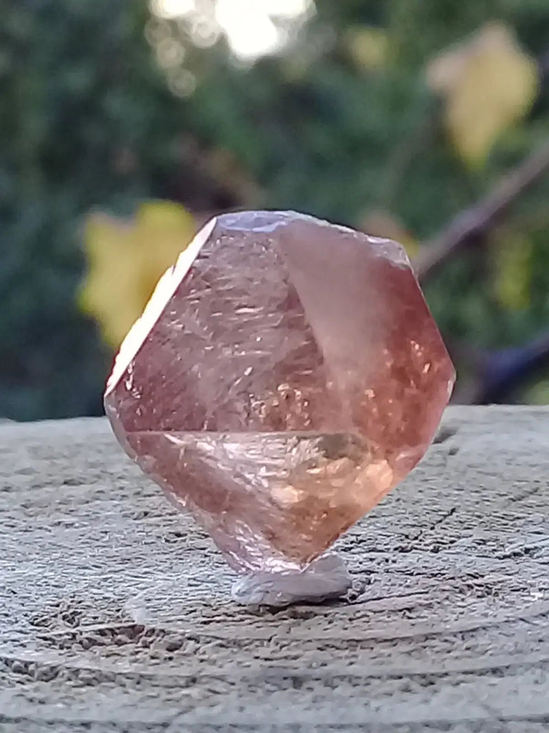 Load image into Gallery viewer, Topaze brune du Pakistan Cristal brut naturel Grade A++++ (Non traité) Topaze Impériale du Pakistan Cristal brut
