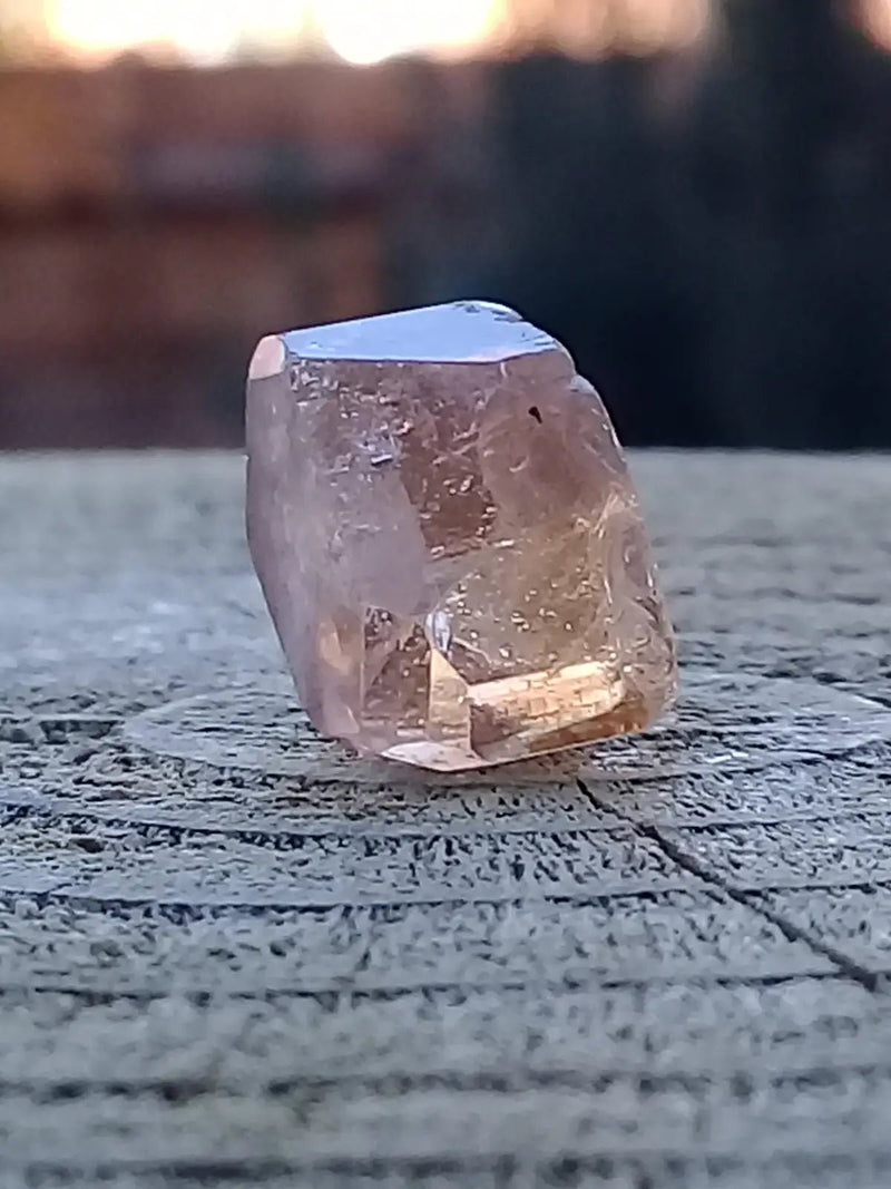 Chargez l&#39;image dans la visionneuse de la galerie, Topaze brune du Pakistan Cristal brut naturel Grade A++++ (Non traité) Topaze Impériale du Pakistan Cristal brut
