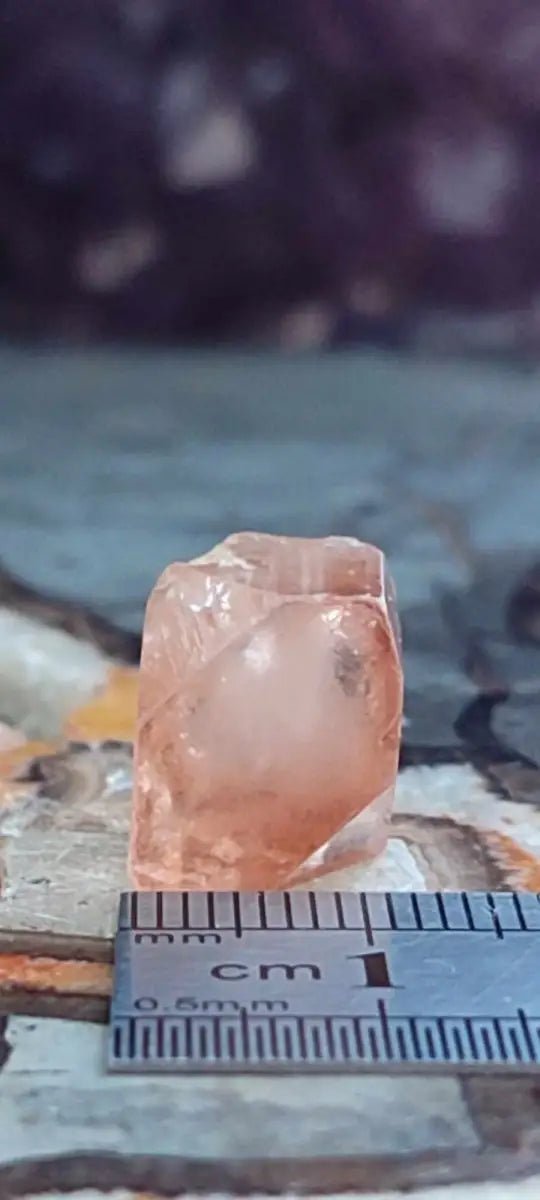 Load image into Gallery viewer, Topaze brune du Pakistan Cristal brut naturel Grade A++++ (Non traité) Topaze Impériale du Pakistan Cristal brut
